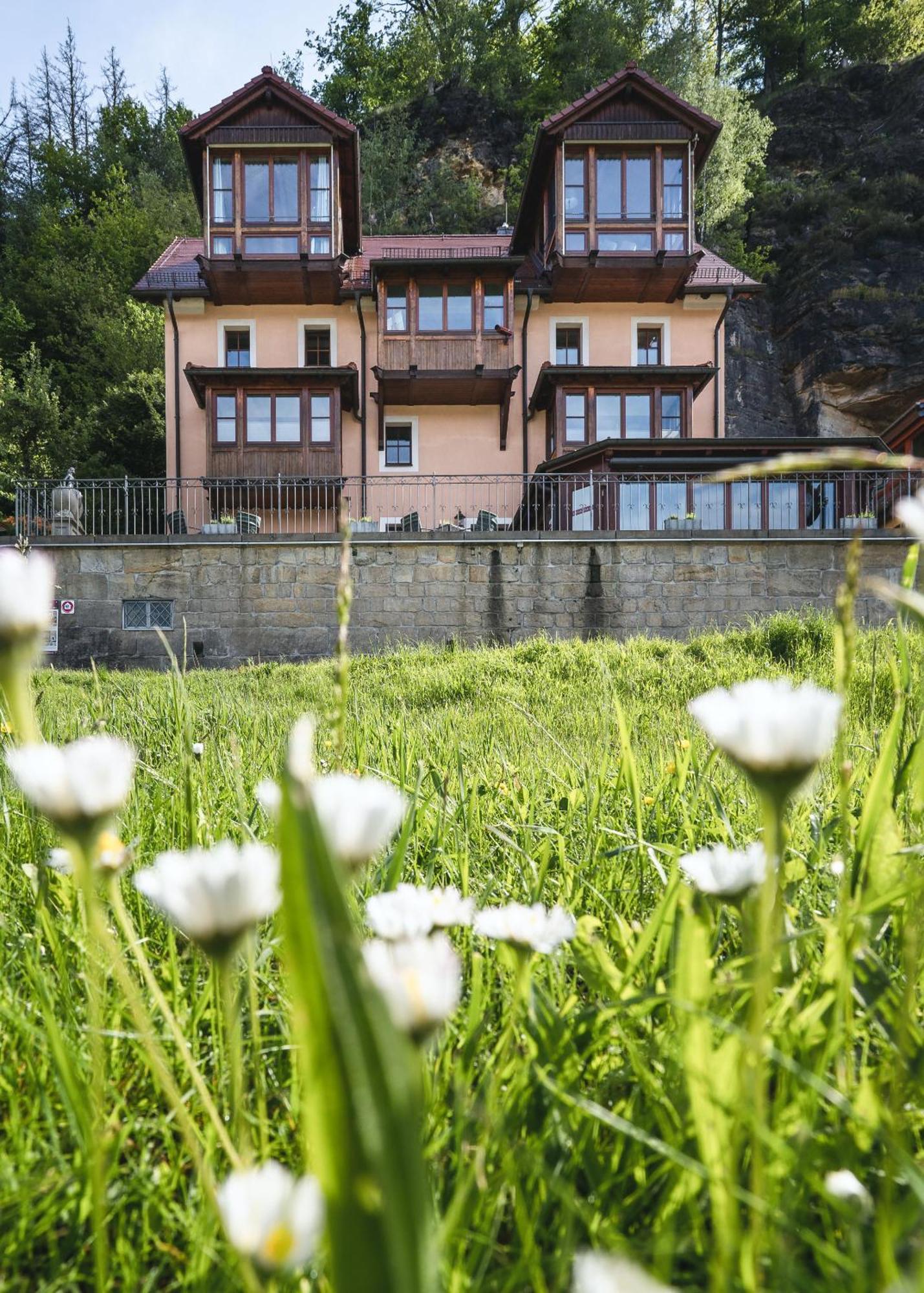 Ferienwohnungen Alte Destillerie Ратен Екстериор снимка
